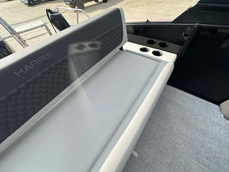 Slide: The Image of Harris Sunliner 230 2026 - 17