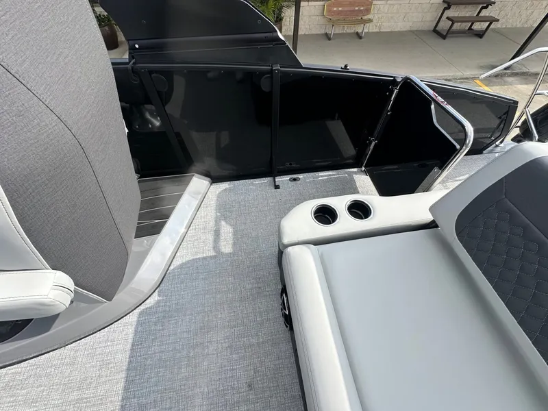 Slide: The Image of Harris Sunliner 230 2026 - 21