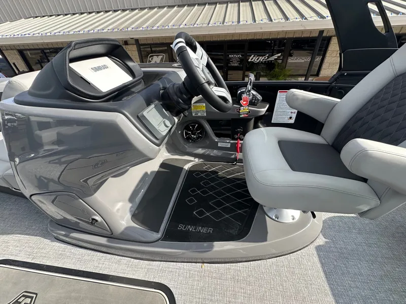 Slide: The Image of Harris Sunliner 230 2026 - 24