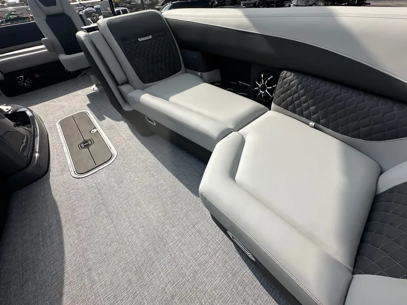 Slide: The Image of Harris Sunliner 230 2026 - 31