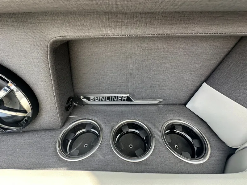 Slide: The Image of Harris Sunliner 230 2026 - 38