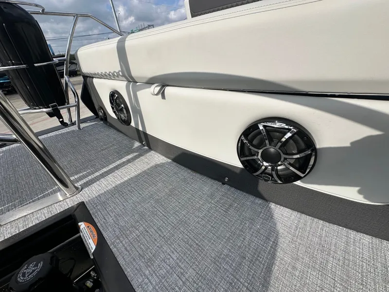 Slide: The Image of Harris Sunliner 230 2026 - 40