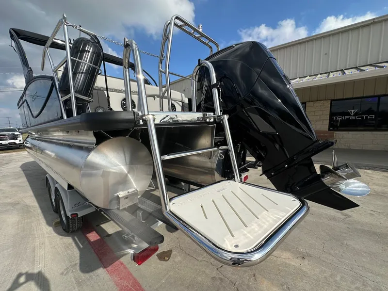 Slide: The Image of Harris Sunliner 230 2026 - 45