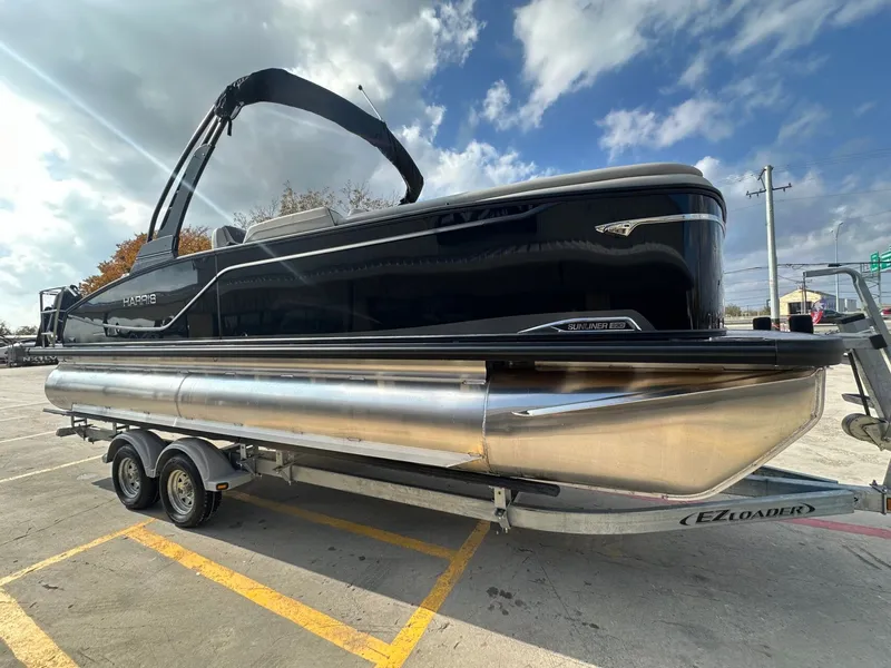 Slide: The Image of Harris Sunliner 230 2026 - 7