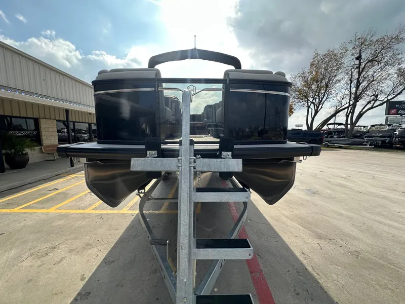 Slide: The Image of Harris Sunliner 230 2026 - 8