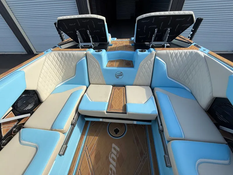 Slide: The Image of Tigé 24RZX 2025 - 10