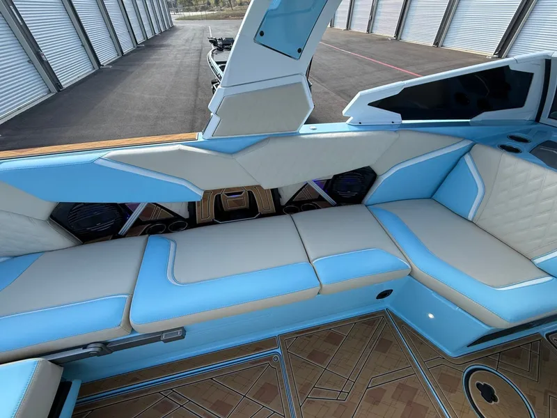 Slide: The Image of Tigé 24RZX 2025 - 11