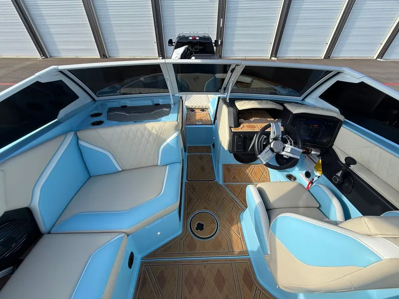 Slide: The Image of Tigé 24RZX 2025 - 12