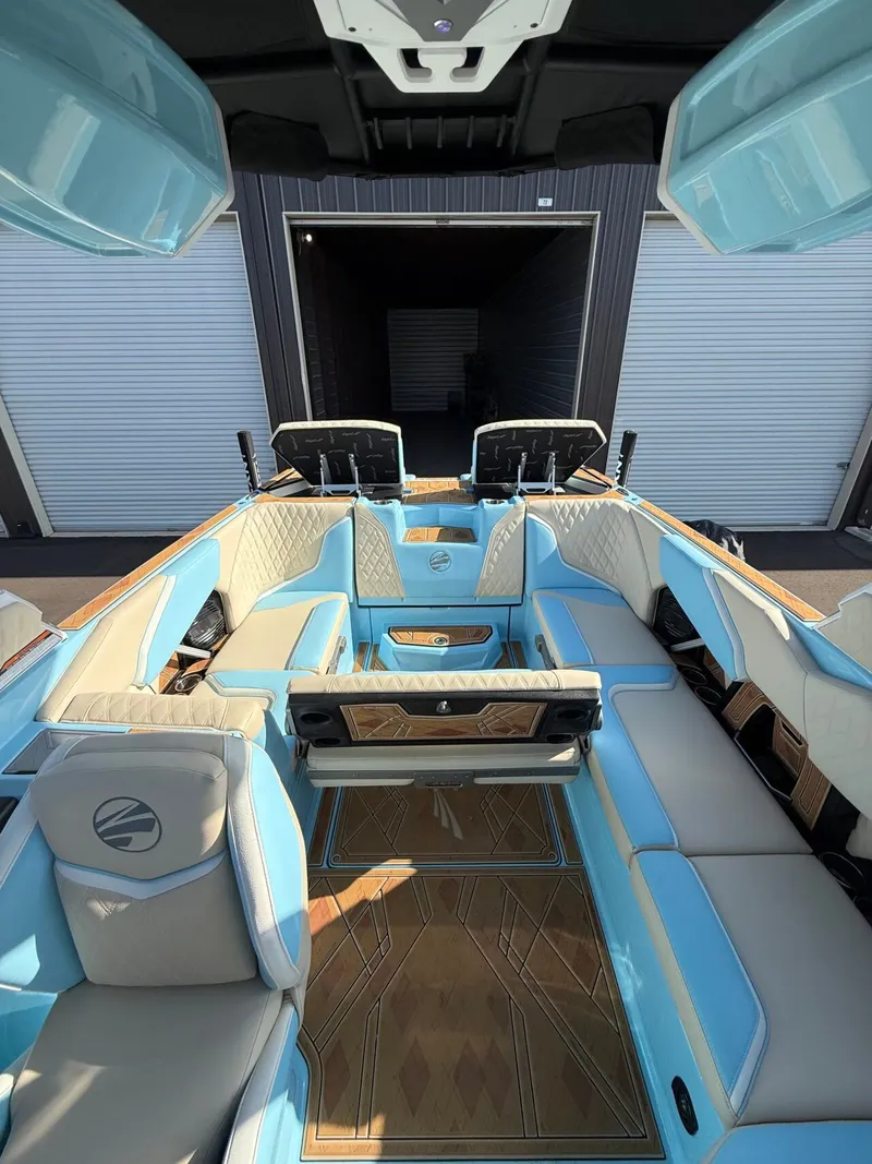 Slide: The Image of Tigé 24RZX 2025 - 13