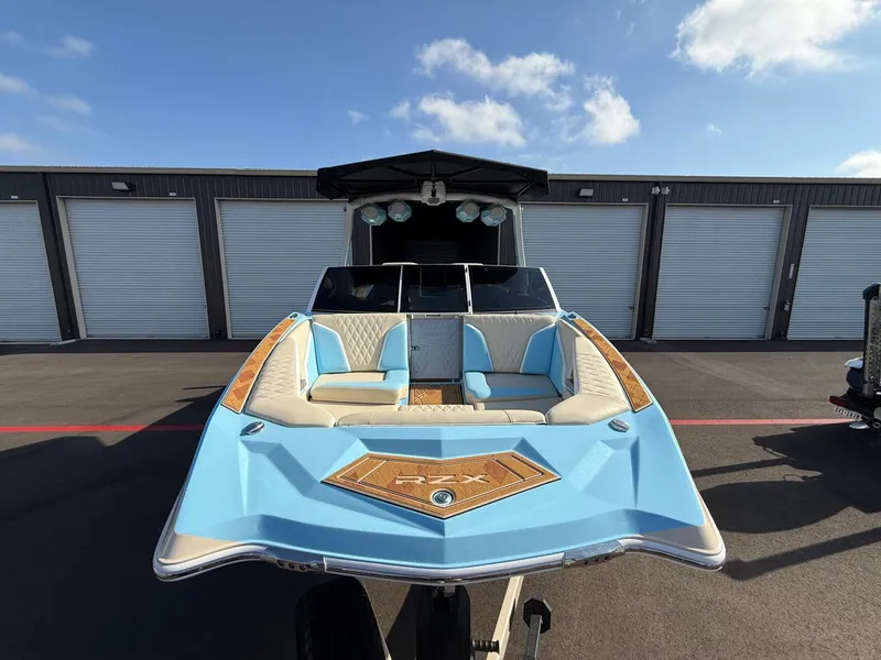 Slide: The Image of Tigé 24RZX 2025 - 6