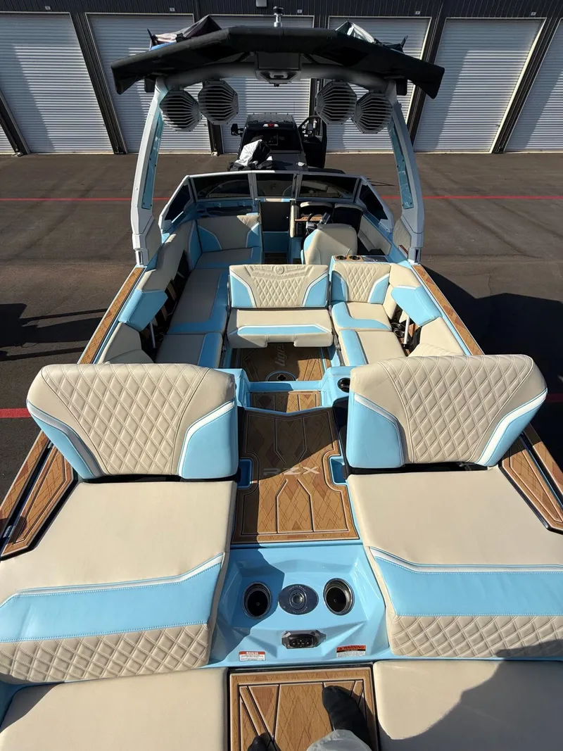 Slide: The Image of Tigé 24RZX 2025 - 7