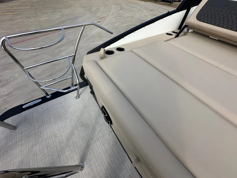 Slide: The Image of Harris Sunliner 230 2026 - 14