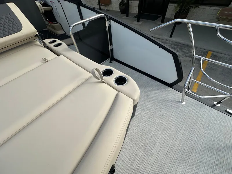 Slide: The Image of Harris Sunliner 230 2026 - 15