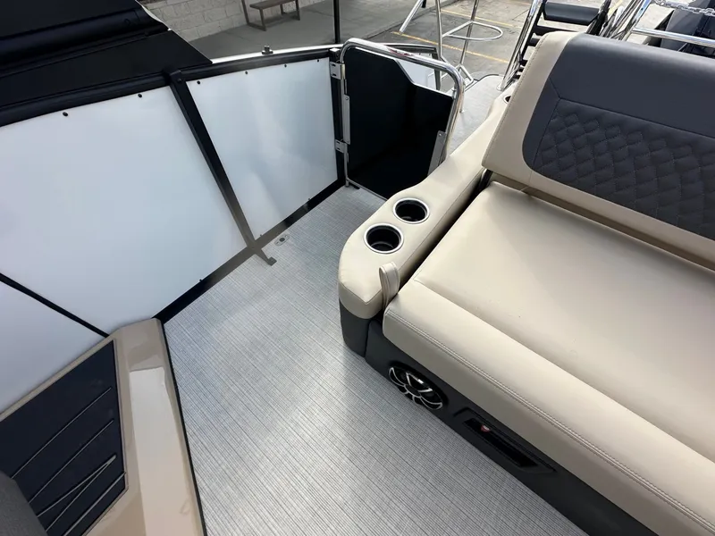 Slide: The Image of Harris Sunliner 230 2026 - 16