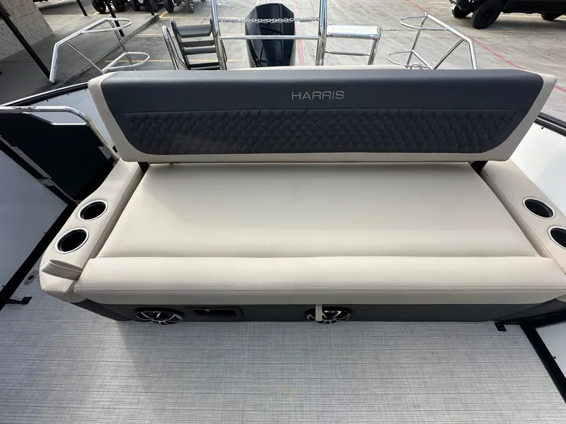 Slide: The Image of Harris Sunliner 230 2026 - 17