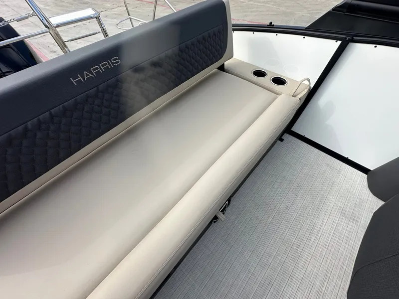 Slide: The Image of Harris Sunliner 230 2026 - 18