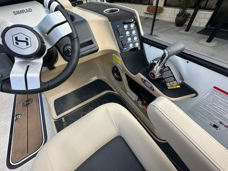 Slide: The Image of Harris Sunliner 230 2026 - 23