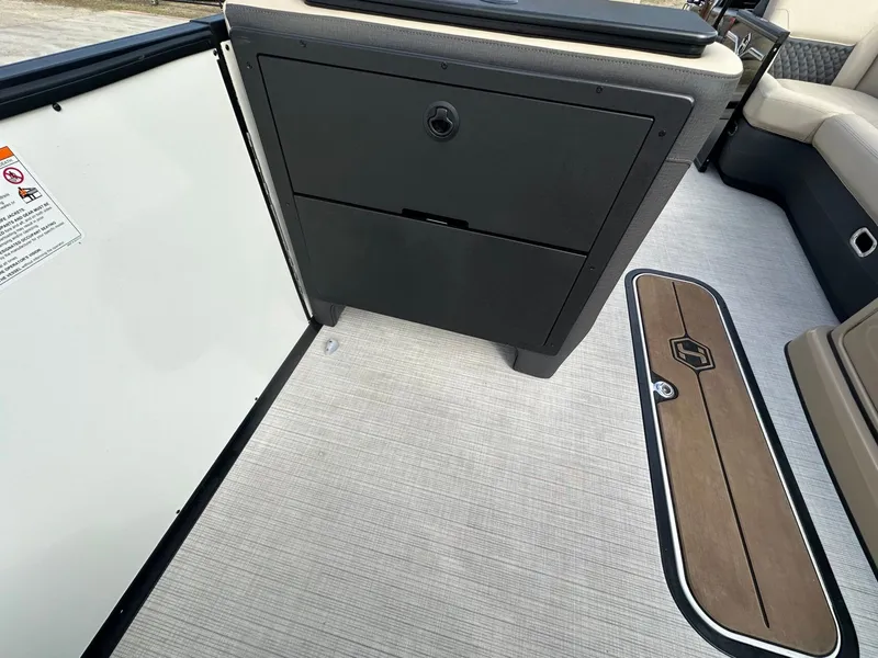 Slide: The Image of Harris Sunliner 230 2026 - 24