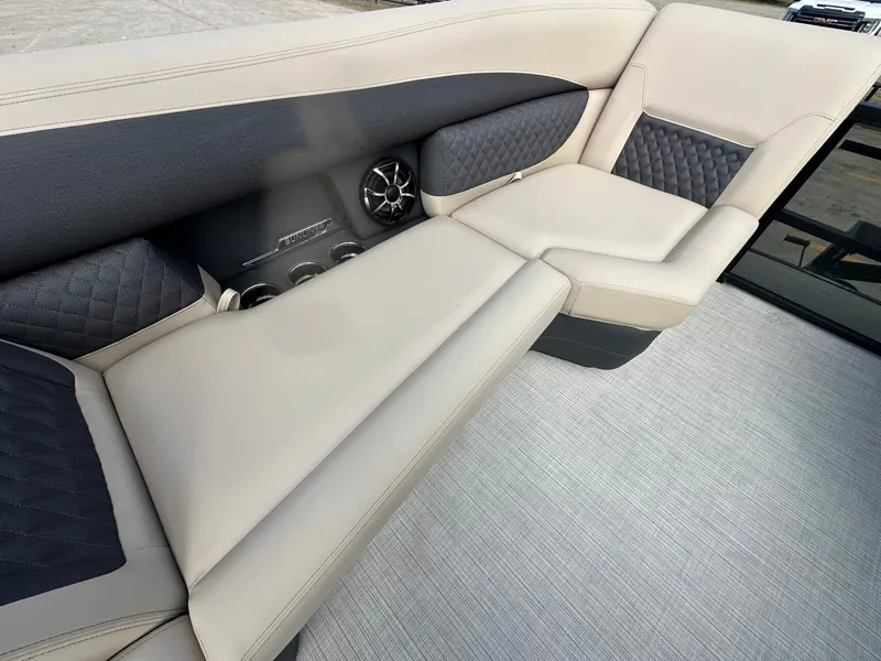 Slide: The Image of Harris Sunliner 230 2026 - 25