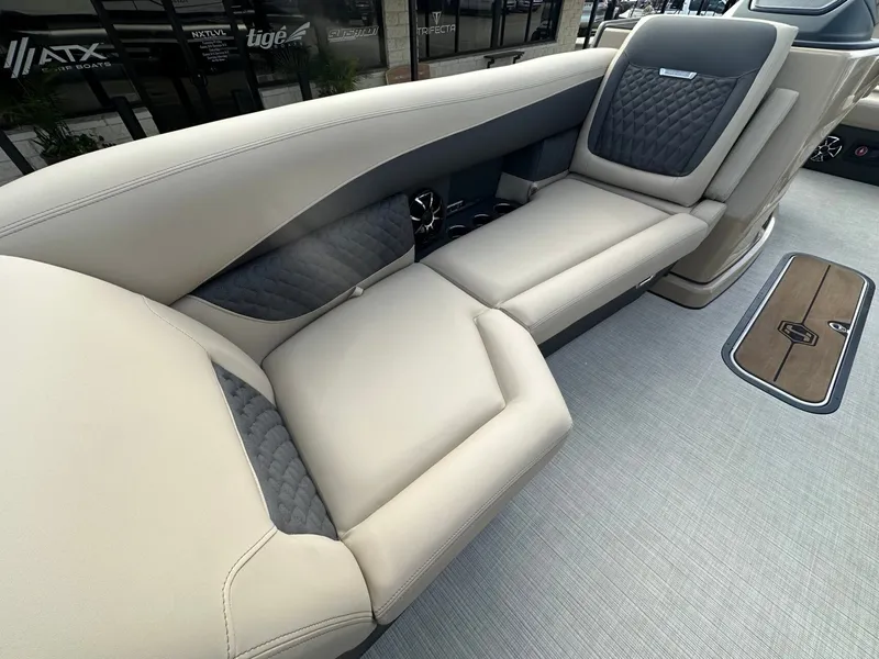 Slide: The Image of Harris Sunliner 230 2026 - 29