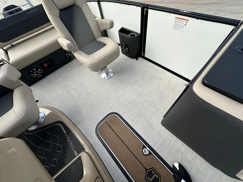 Slide: The Image of Harris Sunliner 230 2026 - 34