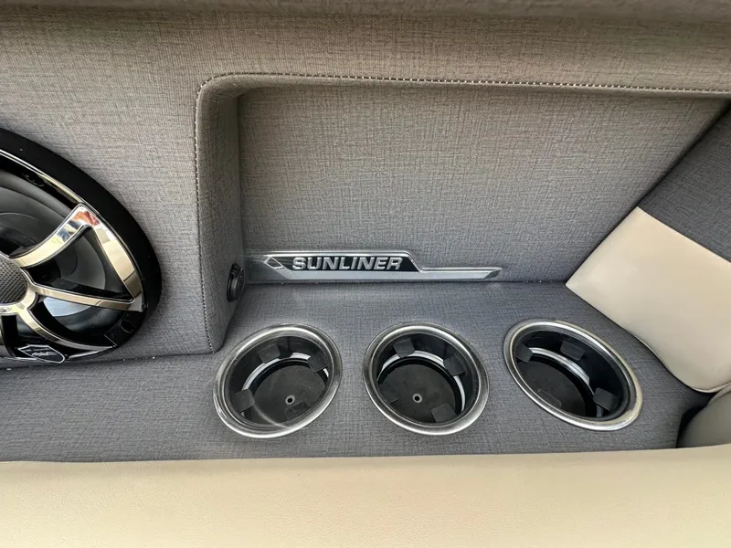 Slide: The Image of Harris Sunliner 230 2026 - 37