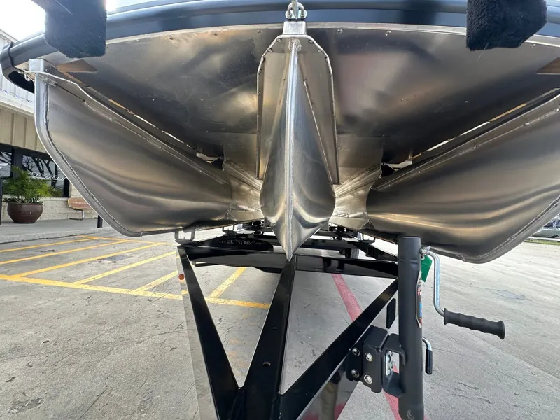 Slide: The Image of Harris Sunliner 230 2026 - 38