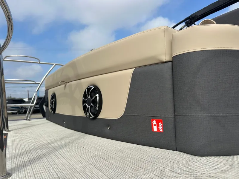 Slide: The Image of Harris Sunliner 230 2026 - 43