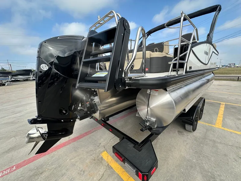 Slide: The Image of Harris Sunliner 230 2026 - 5