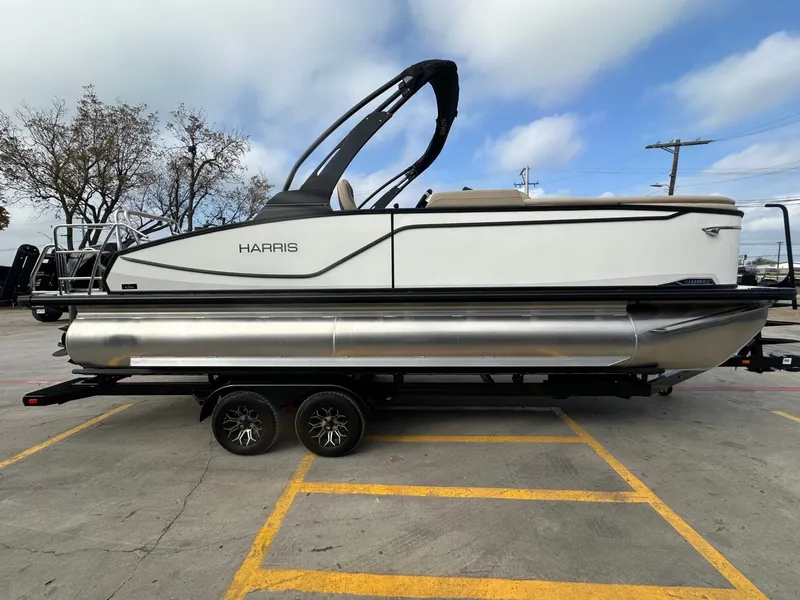 Slide: The Image of Harris Sunliner 230 2026 - 6