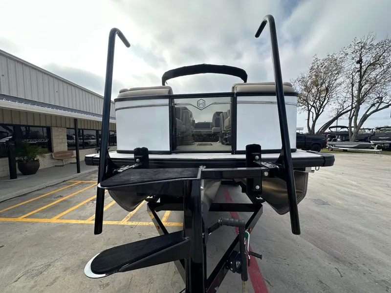 Slide: The Image of Harris Sunliner 230 2026 - 8