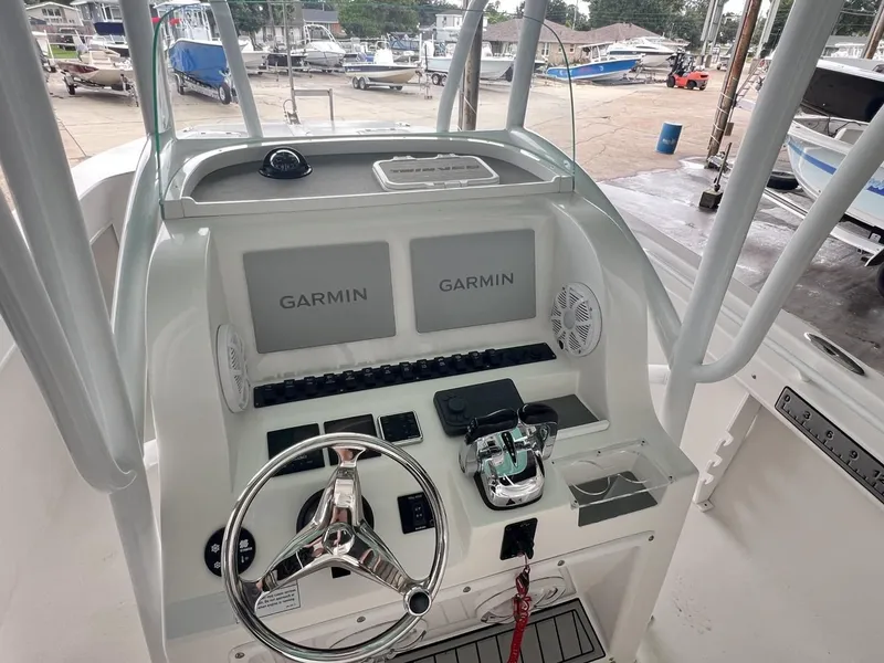 Slide: The Image of Twin Vee 260 SE 2020 - 10