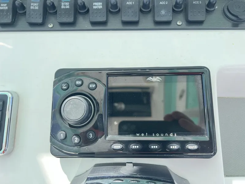 Slide: The Image of Twin Vee 260 SE 2020 - 13