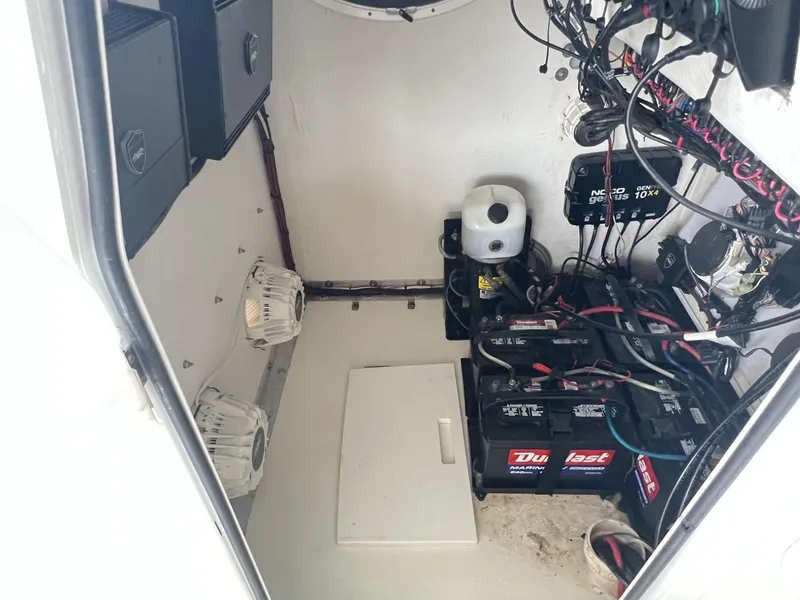 Slide: The Image of Twin Vee 260 SE 2020 - 14