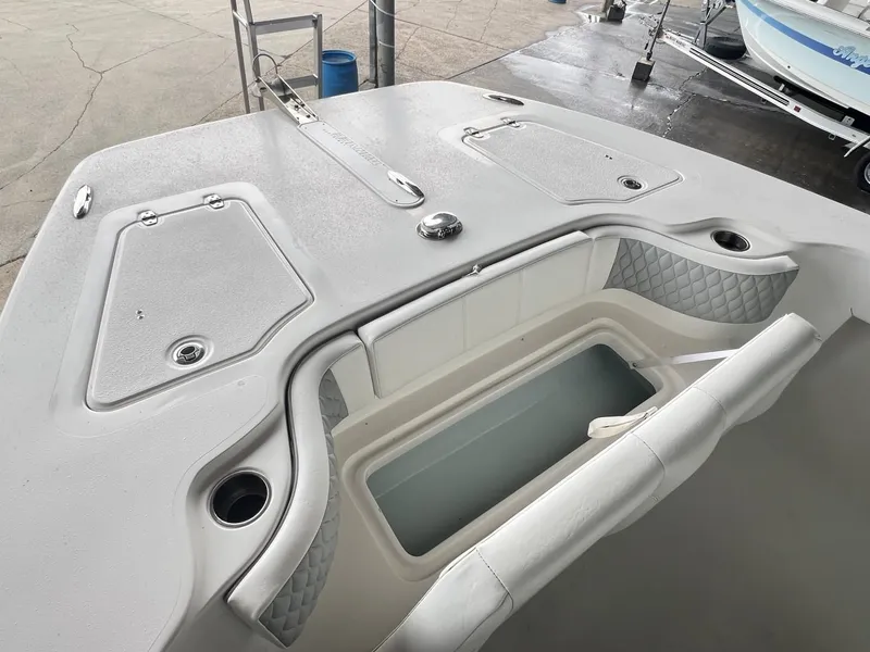 Slide: The Image of Twin Vee 260 SE 2020 - 17