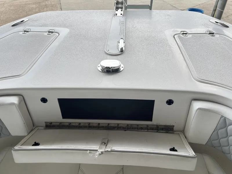 Slide: The Image of Twin Vee 260 SE 2020 - 18