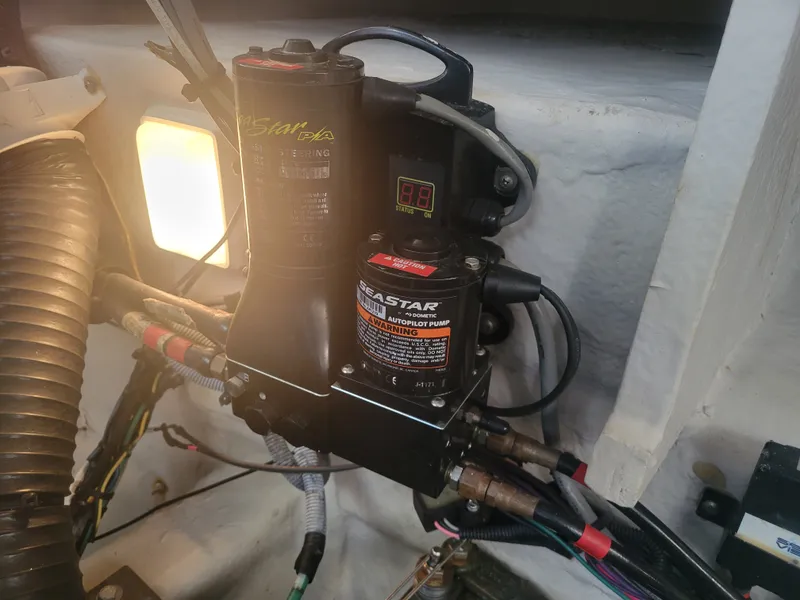 Slide: The Image of Sea Ray Sundancer 2008 - 108