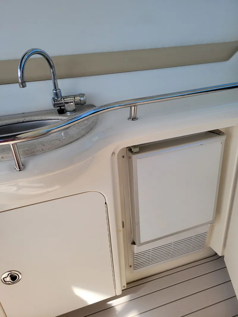 Slide: The Image of Sea Ray Sundancer 2008 - 77