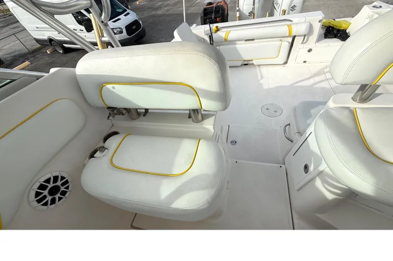 Slide: The Image of 2005 Wellcraft 290 Coastal boat interior with white seating and yellow accents. - 15