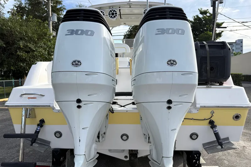 Slide: The Image of 2005 Wellcraft 290 Coastal boat with dual 300 horsepower outboard engines, rear view. - 8