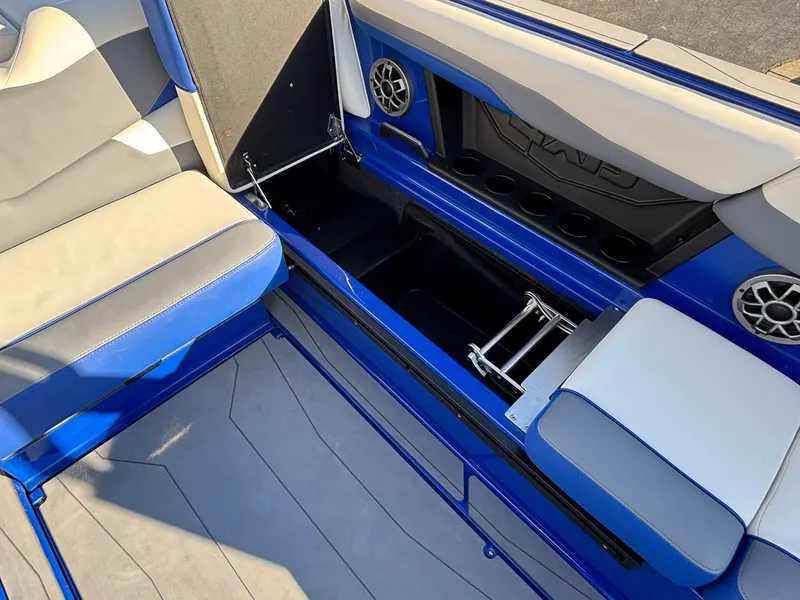 Slide: The Image of Axis T250 2023 - 10