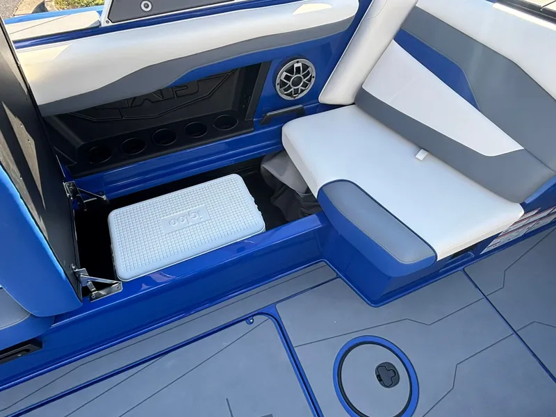 Slide: The Image of Axis T250 2023 - 12