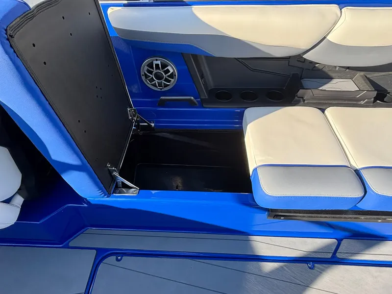 Slide: The Image of Axis T250 2023 - 15