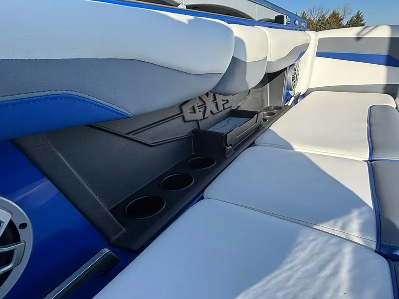 Slide: The Image of Axis T250 2023 - 17