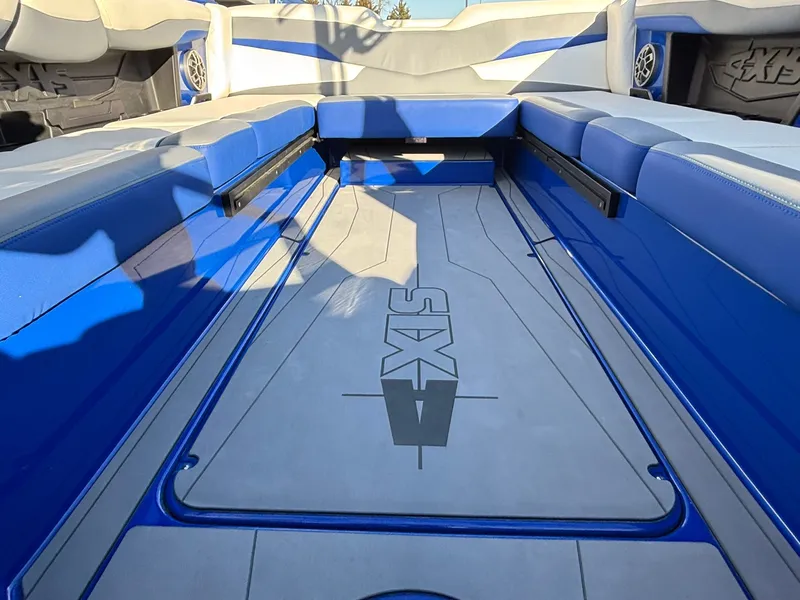 Slide: The Image of Axis T250 2023 - 20