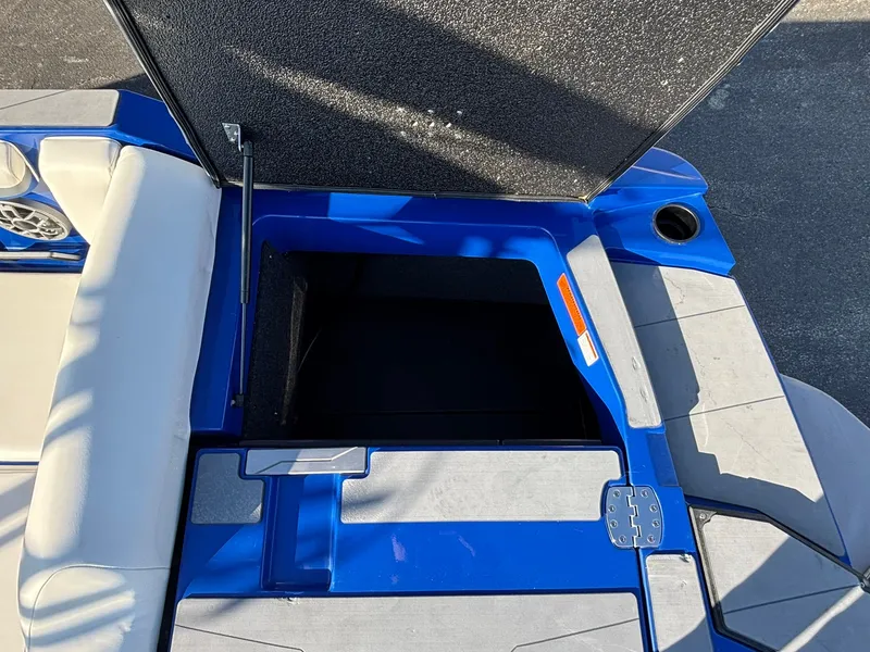 Slide: The Image of Axis T250 2023 - 7