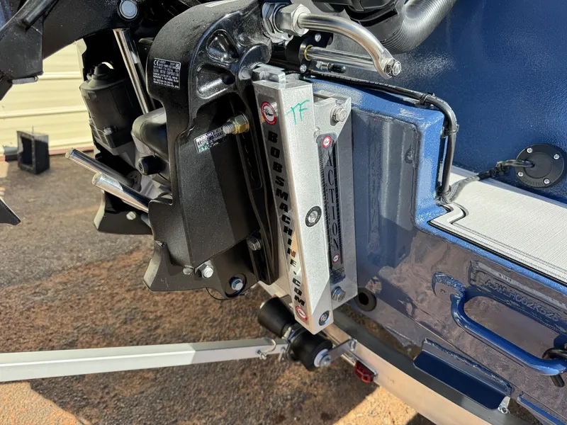 Slide: The Image of Thor Lake Hammer 1900 SC 140HP 2026 - 7