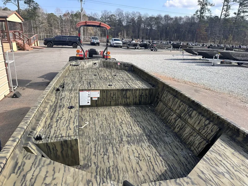 Slide: The Image of Lowe Roughneck Tiller 1660 Deluxe 2026 - 5