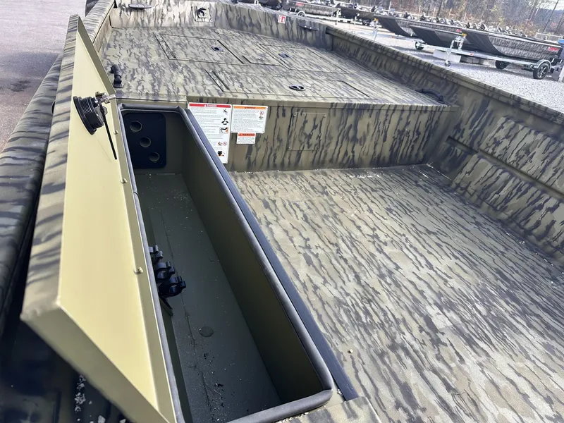 Slide: The Image of Lowe Roughneck Tiller 1660 Deluxe 2026 - 6