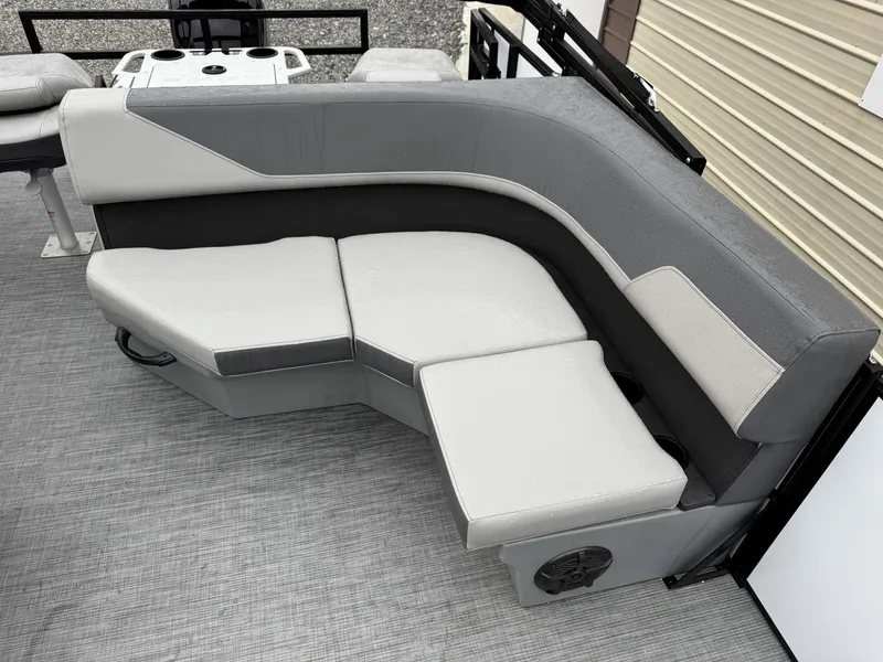 Slide: The Image of Lowe LF 194 2026 - 3